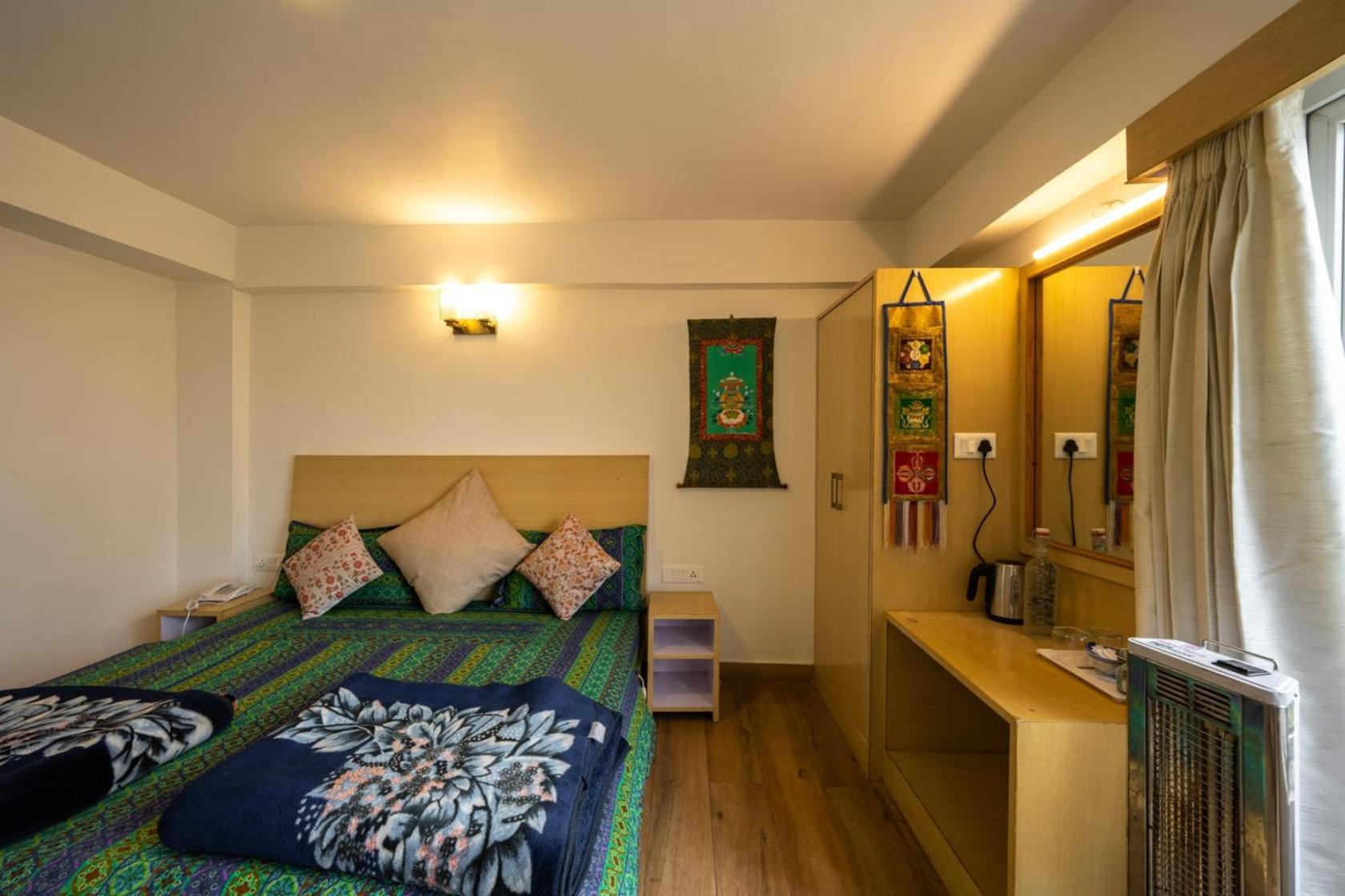 Gemoor Khar- Manor House Panzió Jispa Kültér fotó